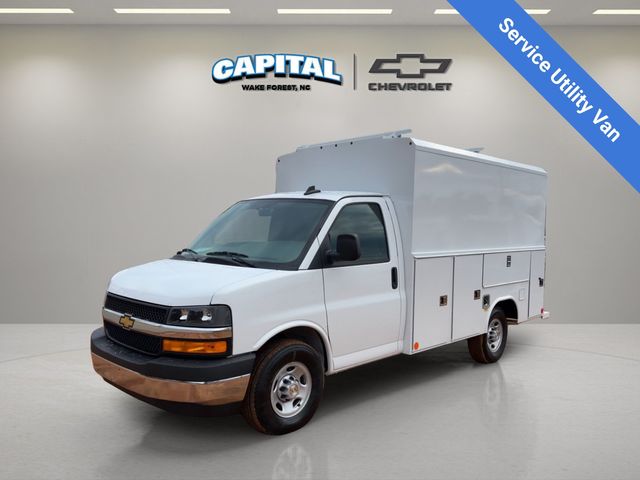 Summit White 2025 Chevrolet Express Chassis Van Rear-Wheel Drive 8-Speed Automatic