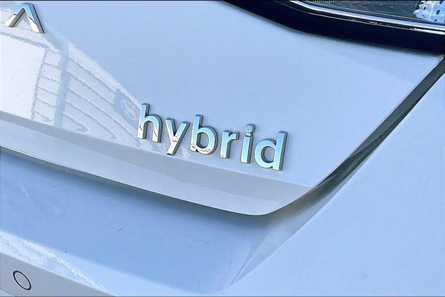 2022 Hyundai Elantra Hybrid Limited photo
