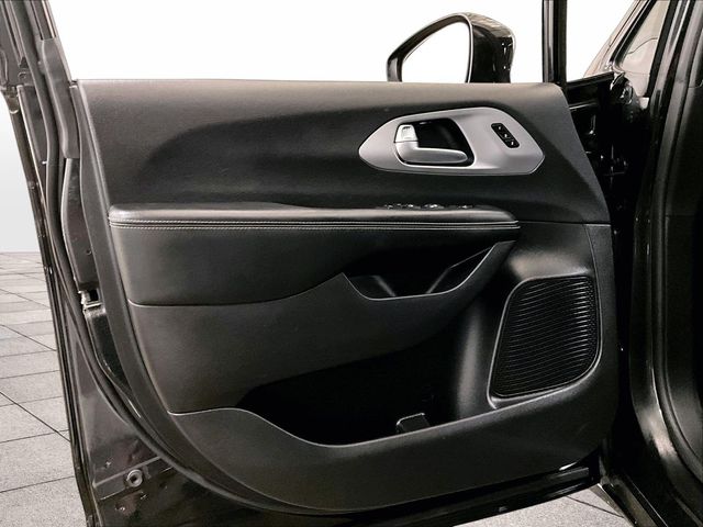 2022 Chrysler Pacifica Touring L Black at Phil Fitts Ford