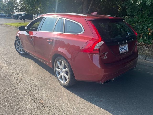 Used 2017 Red Volvo T5 Premier image 4