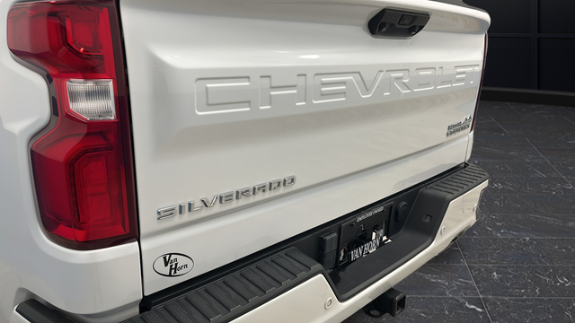 Used 2022 Iridescent Pearl Tricoat Chevrolet High Country image 42