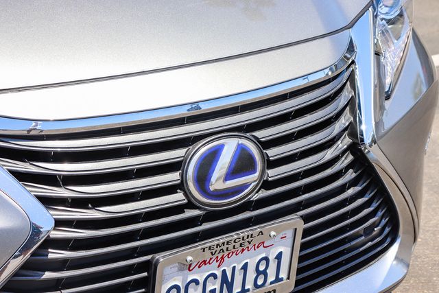 Used 2018 Silver Lexus 300h image 13