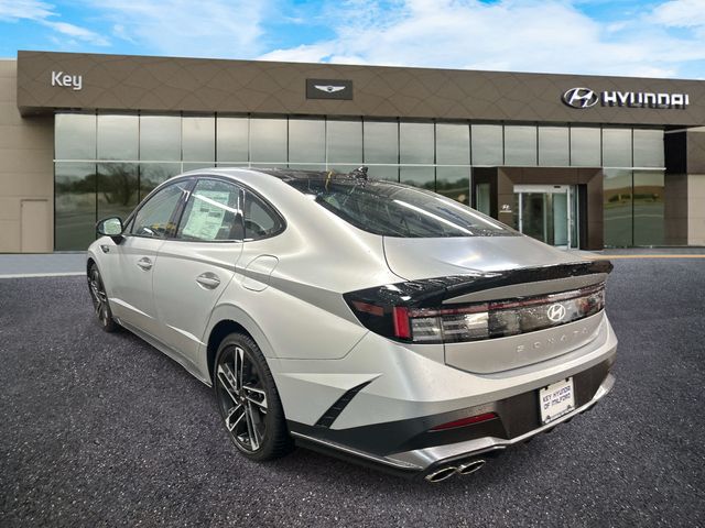 2025 Hyundai Sonata - Image 8