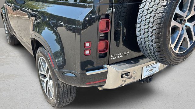Used 2022  Land Rover SE image 42