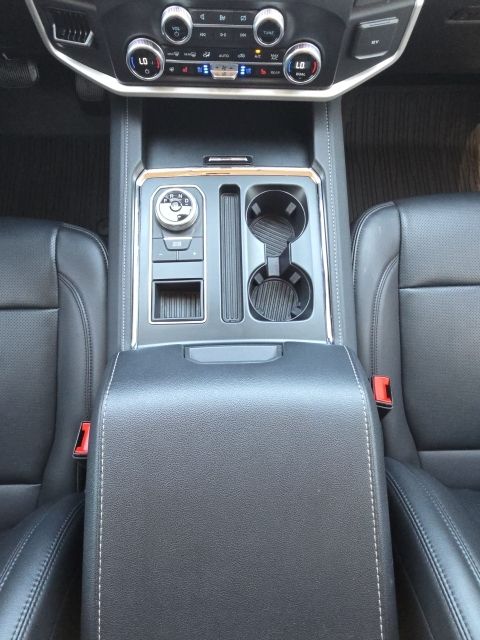 2024 Ford Expedition XLT:B02304