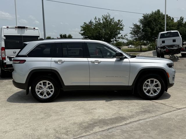 2023 Jeep Grand Cherokee Limited Silver at River Oaks CDJR