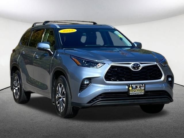 2022 Toyota Highlander XLE 2