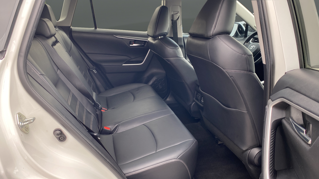 Used 2020 White Toyota XLE Premium image 26