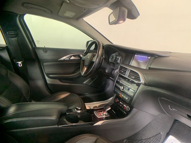 2018 INFINITI QX30 Premium 34