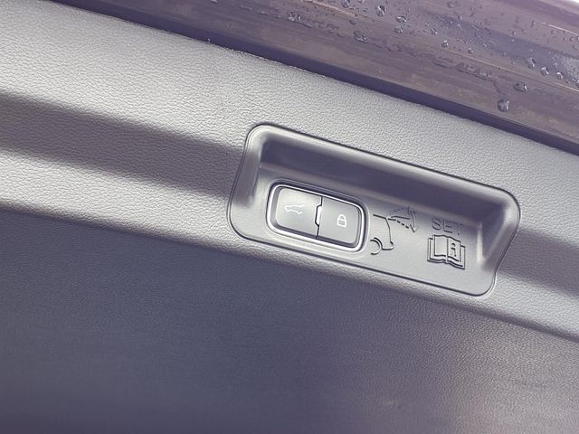 2024 Ford Explorer - Image 23