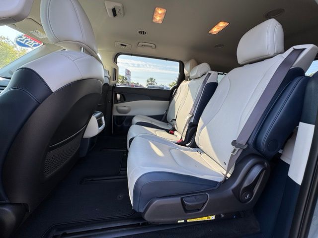 Used 2025 Kia Carnival Hybrid Van