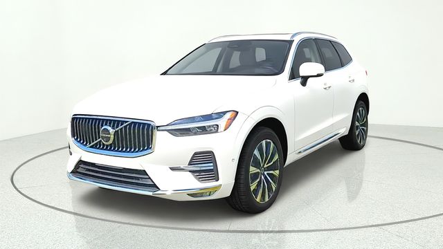 Crystal White Metallic 2023 Volvo XC60 SUV / Crossover Front-Wheel Drive Automatic