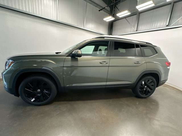 2026 Volkswagen Atlas 2.0T SE w/Technology Green at Subaru and VW of Moon Township