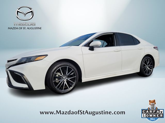 2023 Toyota Camry SE's photo