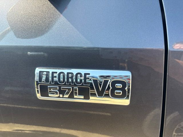 Used 2017 Gray Toyota SR5 image 6
