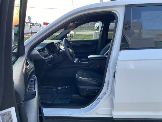 2024 Jeep Grand Cherokee L Altitude - Bright White Clearcoat exterior view 11