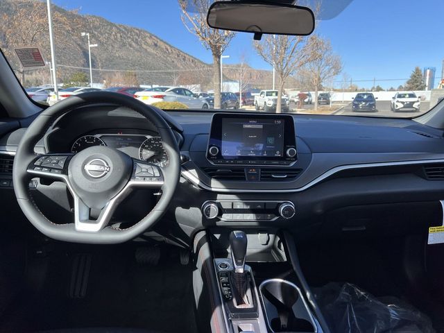 2025 Nissan Altima SR - Photo 14