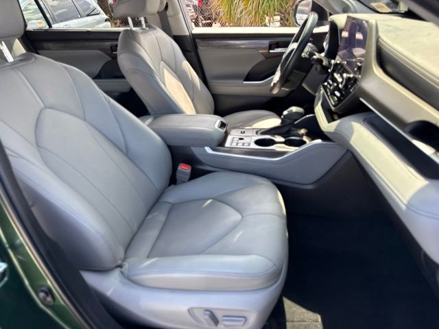 Used 2023 Toyota Highlander SUV