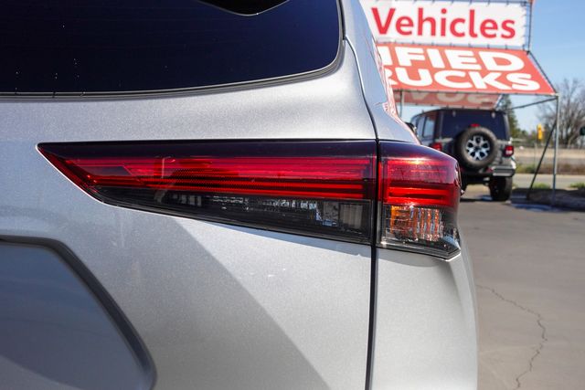 used 2021 Toyota Highlander car, priced at $31,500