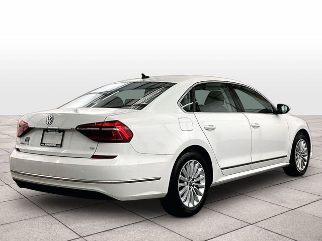 2017 Volkswagen Passat 1.8T SE - 10