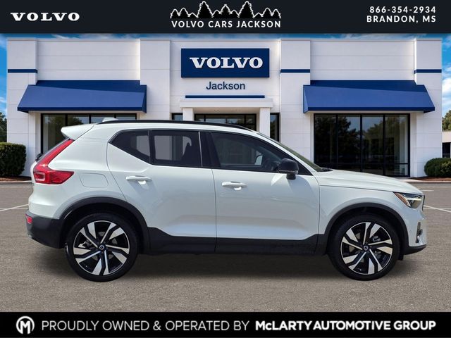 Used 2024 Volvo XC40 SUV