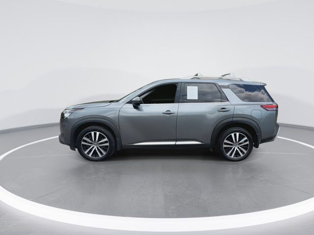 Used 2025 Gray Nissan Platinum image 7