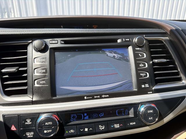 2019 Toyota Highlander - Image 19