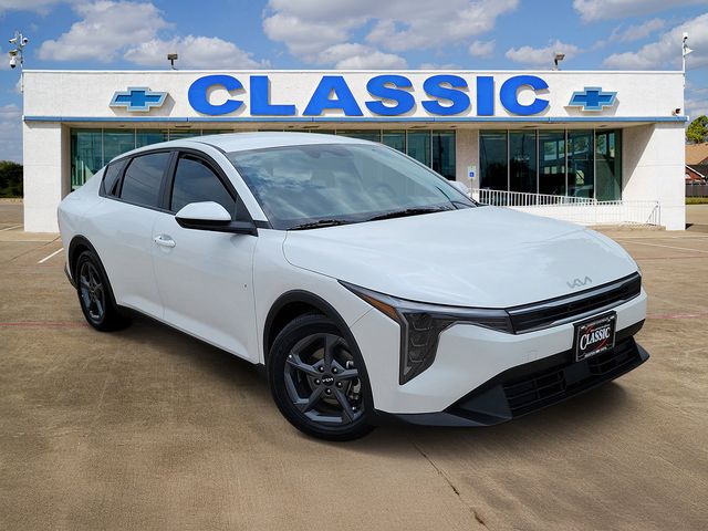 Snow White Pearl 2025 Kia K4 LXS FWD Sedan Front-Wheel Drive Continuously Variable Transmission