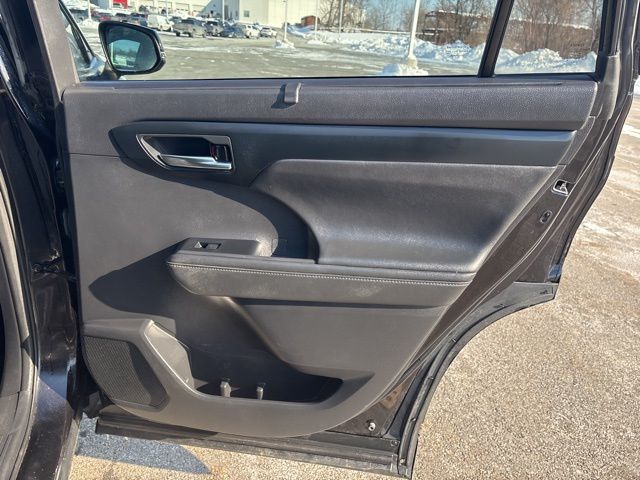 used 2021 Toyota Highlander car, priced at $28,899