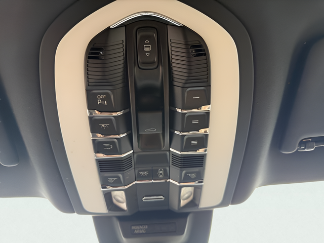 2021 Porsche Macan Base - Photo 23