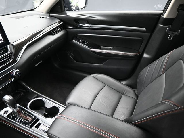 2024 Super Black Clearcoat Nissan Altima 2.0 SR FWD Sedan