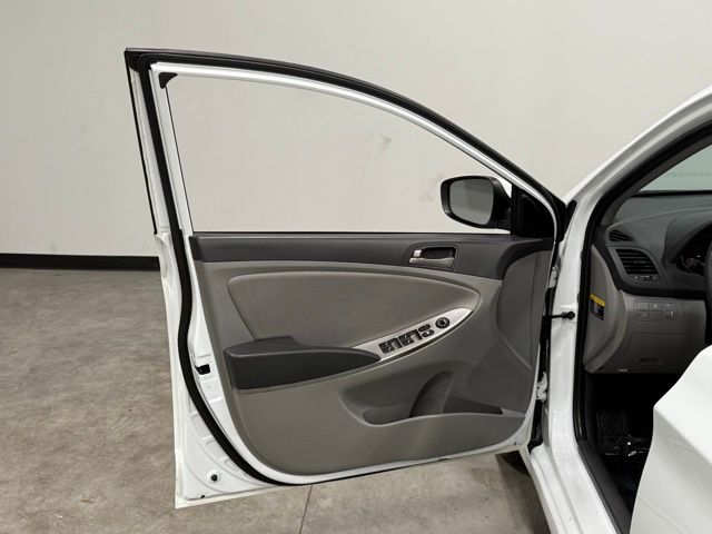 2016 Hyundai Accent SE photo