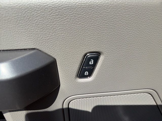 Used 2017 Brown Ford XLT image 16