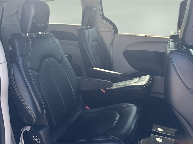 Used 2023 Chrysler Pacifica Van