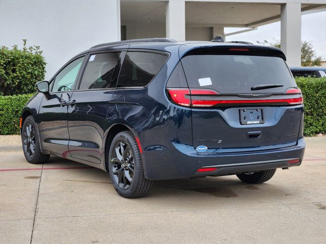 2025 Chrysler Pacifica Limited 3