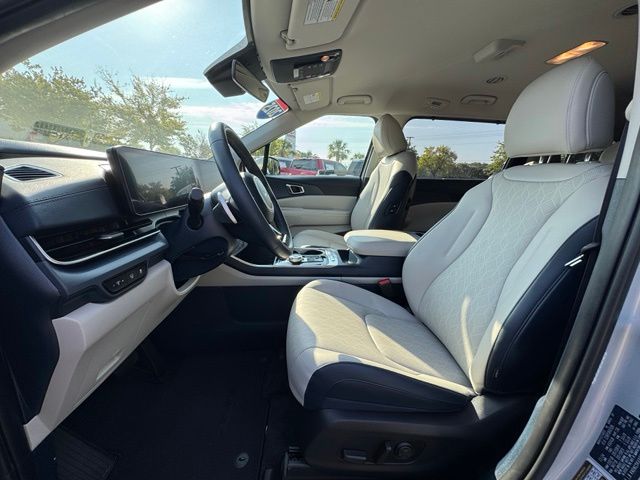 Used 2025 Kia Carnival Hybrid Van