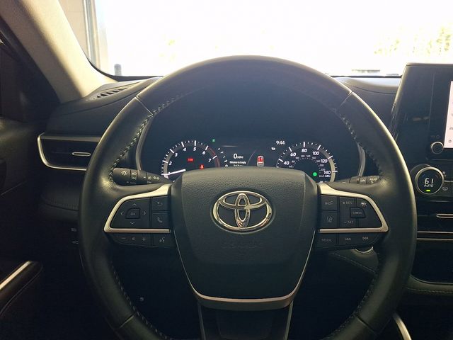 Used 2023 Toyota Highlander SUV