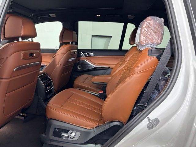 New 2027 White BMW M60i image 14