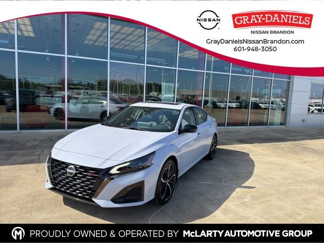 Gray Sky Pearl 2025 Nissan Altima 2.5 SR FWD Sedan Front-Wheel Drive Continuously Variable Transmission