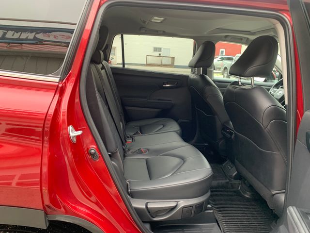 Used 2023 Toyota Highlander SUV
