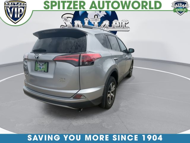 Used 2018 Silver Toyota XLE image 9