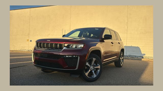 Velvet Red Pearlcoat 2026 Jeep Grand Cherokee SUV / Crossover Four-Wheel Drive 8-Speed Automatic