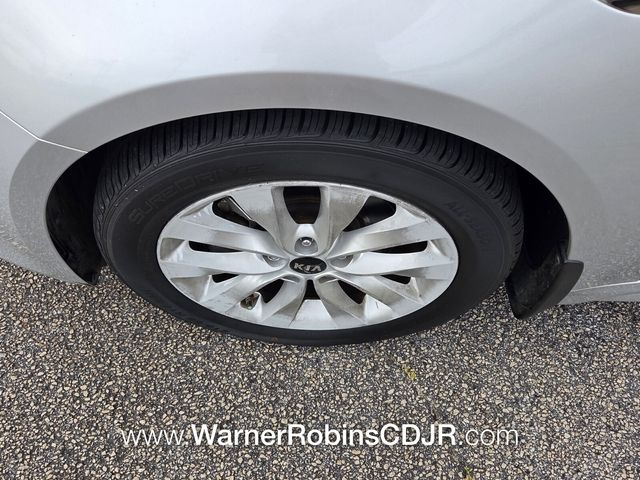 Used 2016 Silver Kia EX image 18