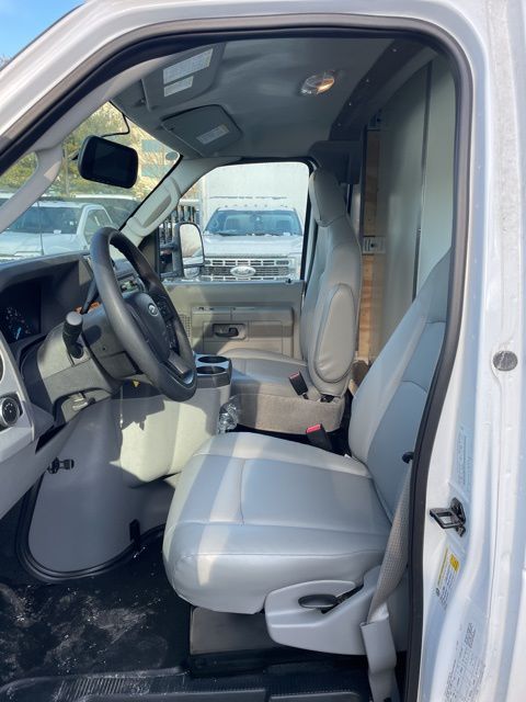 2025 Ford E-Series E-450 SD