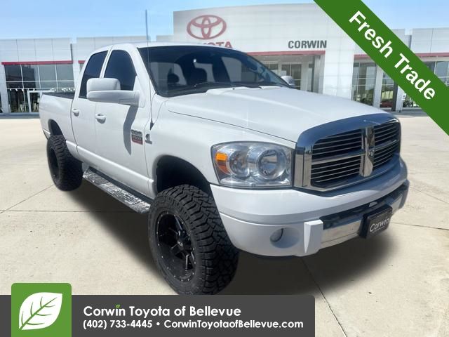 Bright White Clearcoat 2009 Dodge RAM 2500 Laramie Quad Cab 4WD Pickup Truck Four-Wheel Drive 6-Speed Automatic