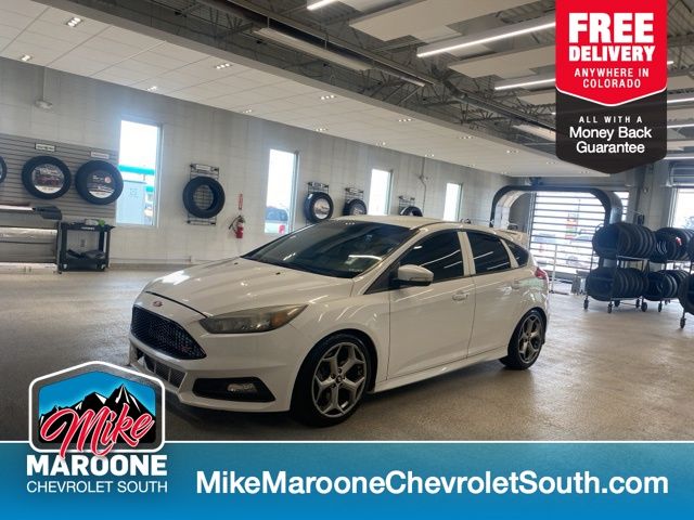 Oxford White 2016 Ford Focus ST Hatchback Front-Wheel Drive 6-Speed Manual