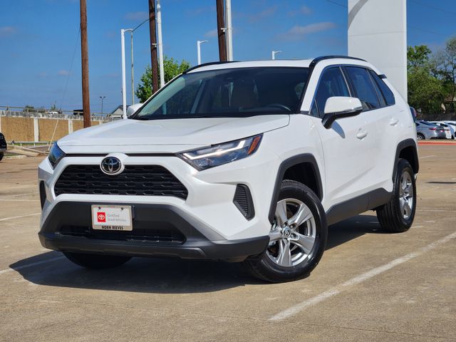 2025 Toyota RAV4 XLE FWD