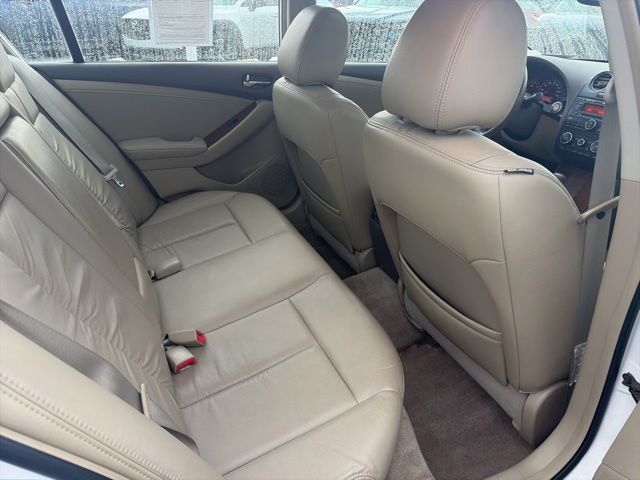 Used 2009 White Nissan 2.5 SL image 30