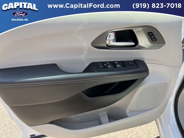 Used 2024 White Chrysler Touring L image 19