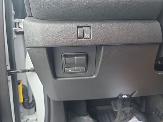 Used 2026 White Chevrolet LT image 27
